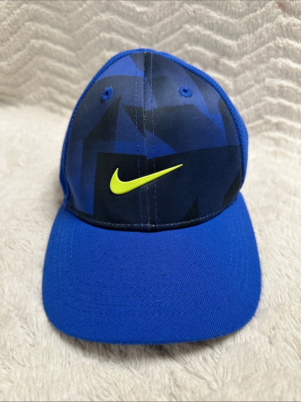 Nike True 4-7 snap back blue & black Nike Emblem Like New!